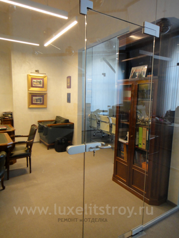ремонт и отделка кабинета руководителя в офисе, офисном помещении